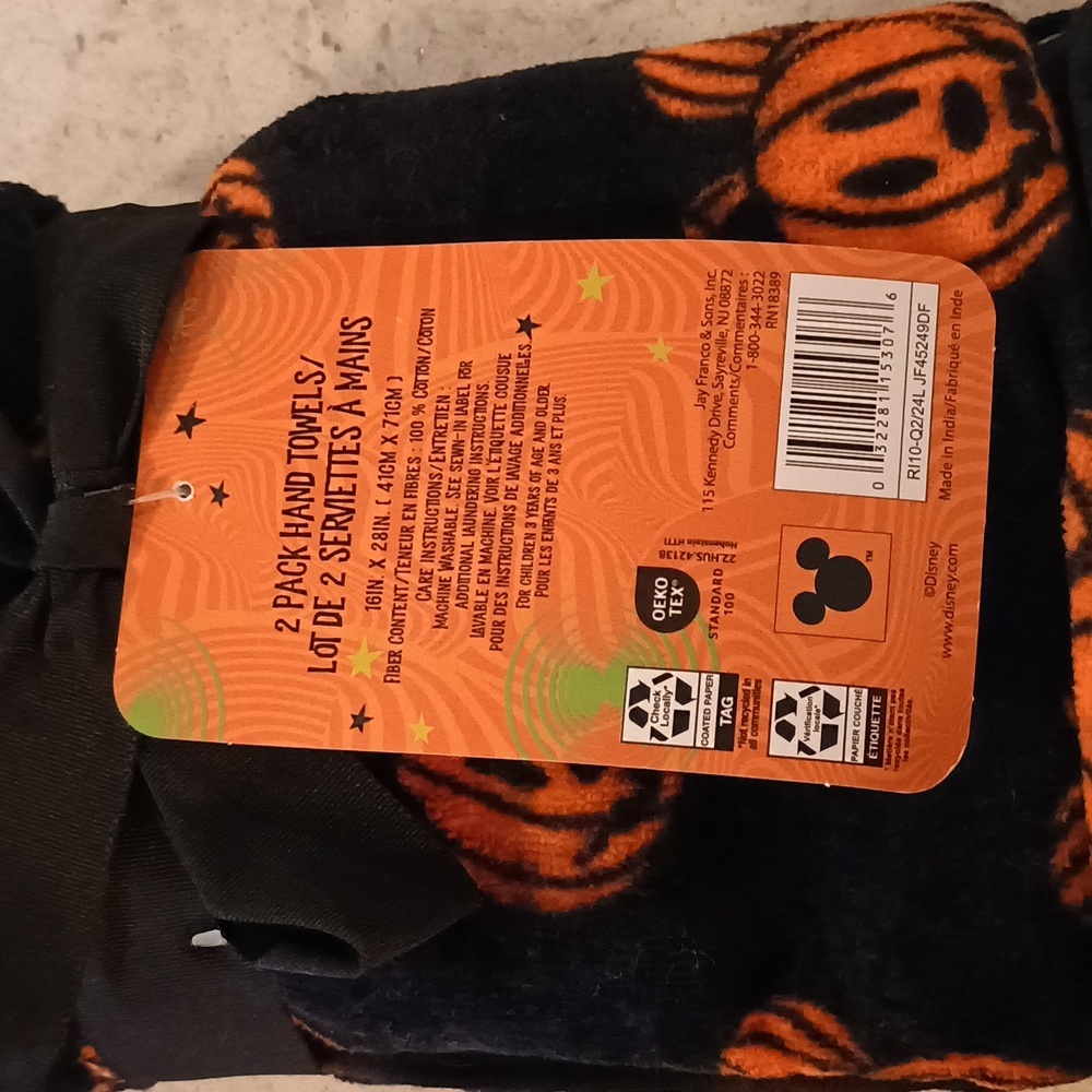 2 Pack Disney Black and Orange Pumpkin Hand Towels - Picture 2 of 4